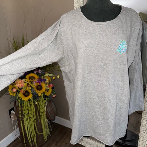 Crown & Ivy • Turtle Graphic Crewneck Sweatshirt - Picture 6 of 9